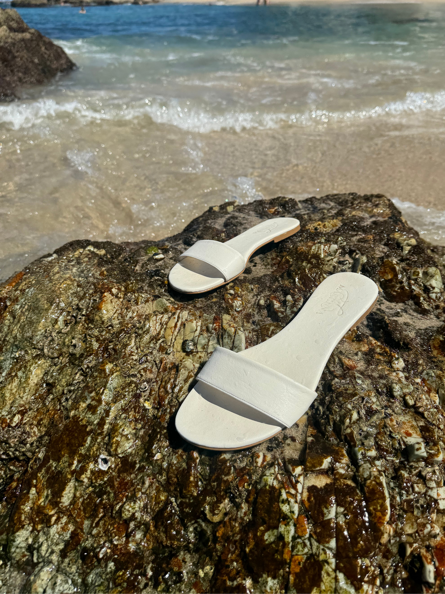 Sandalias minimalistas Tulum Cream y Blanco