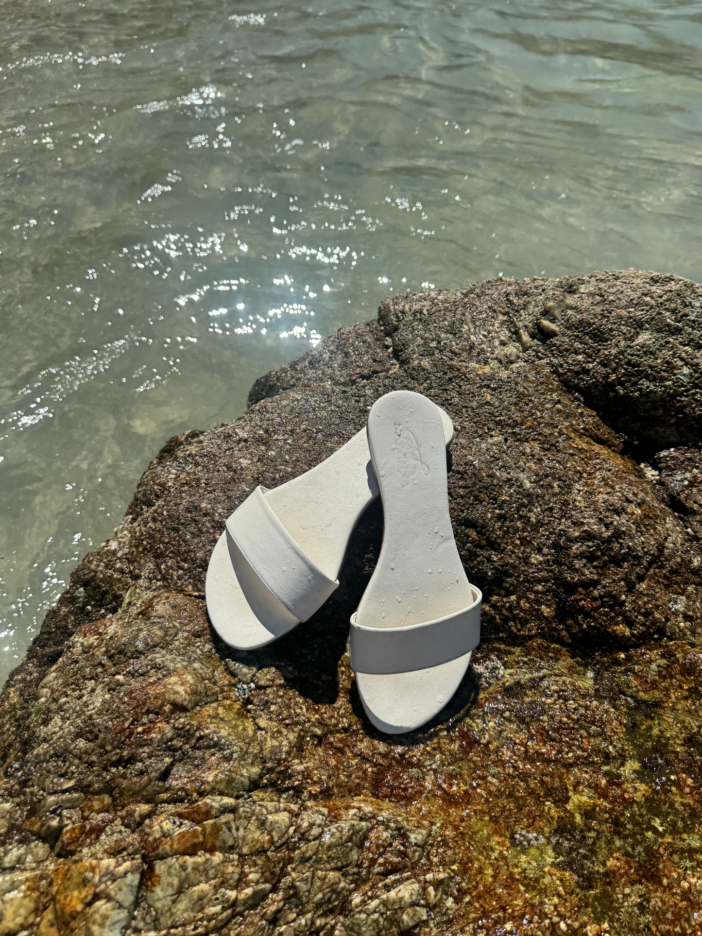 Sandalias minimalistas Tulum Cream y Blanco