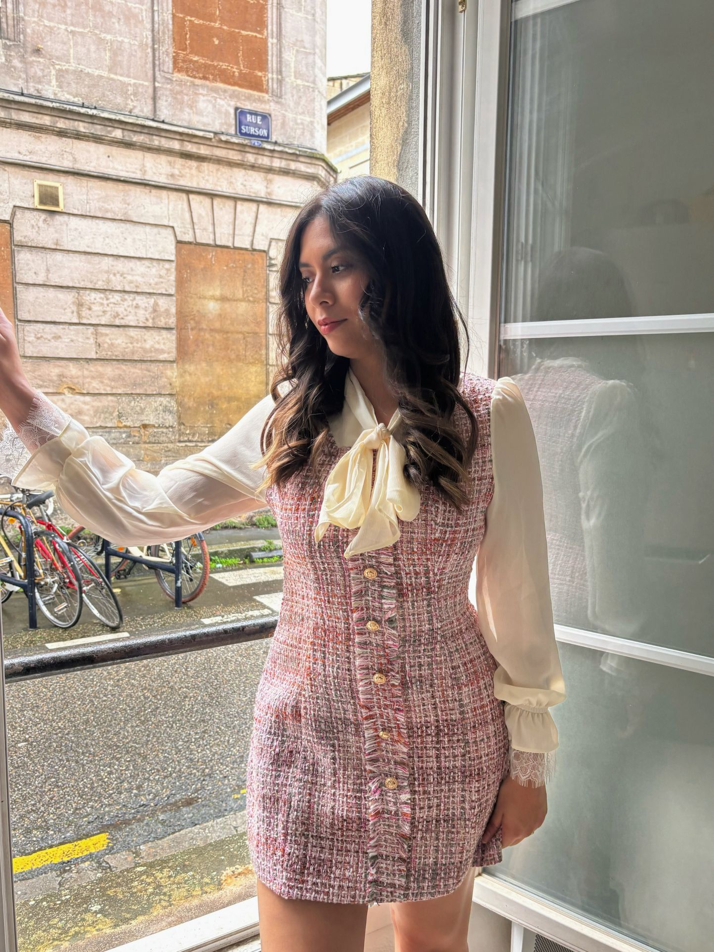 Vestido tweed elegante rosa con beige Betty