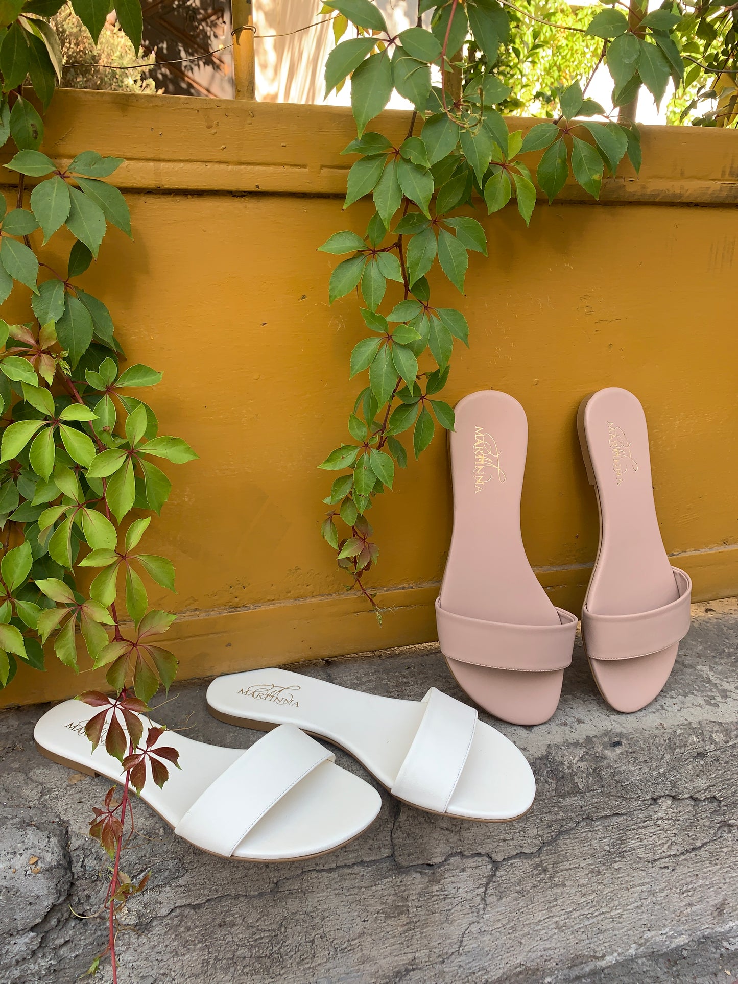 Sandalias minimalistas Tulum Cream y Blanco