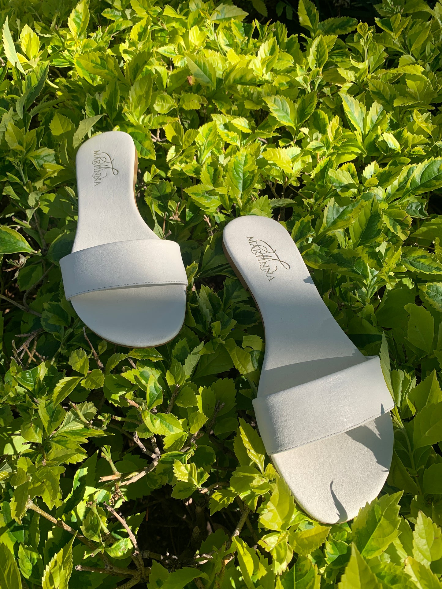 Sandalias minimalistas Tulum Cream y Blanco