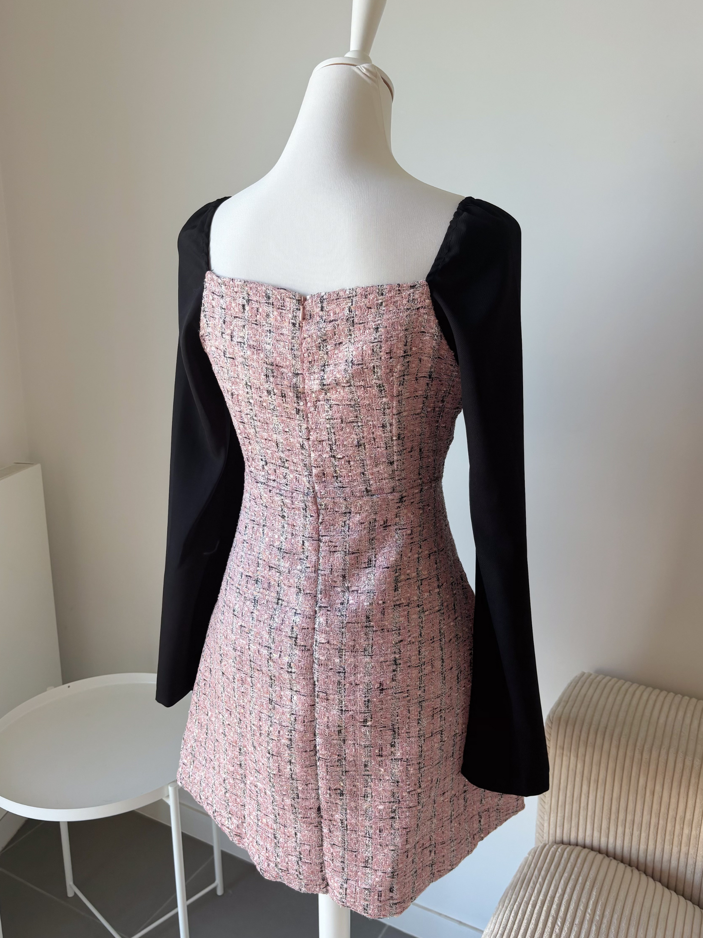 Vestido elegante tweed rosa con lazo negro Sheryl