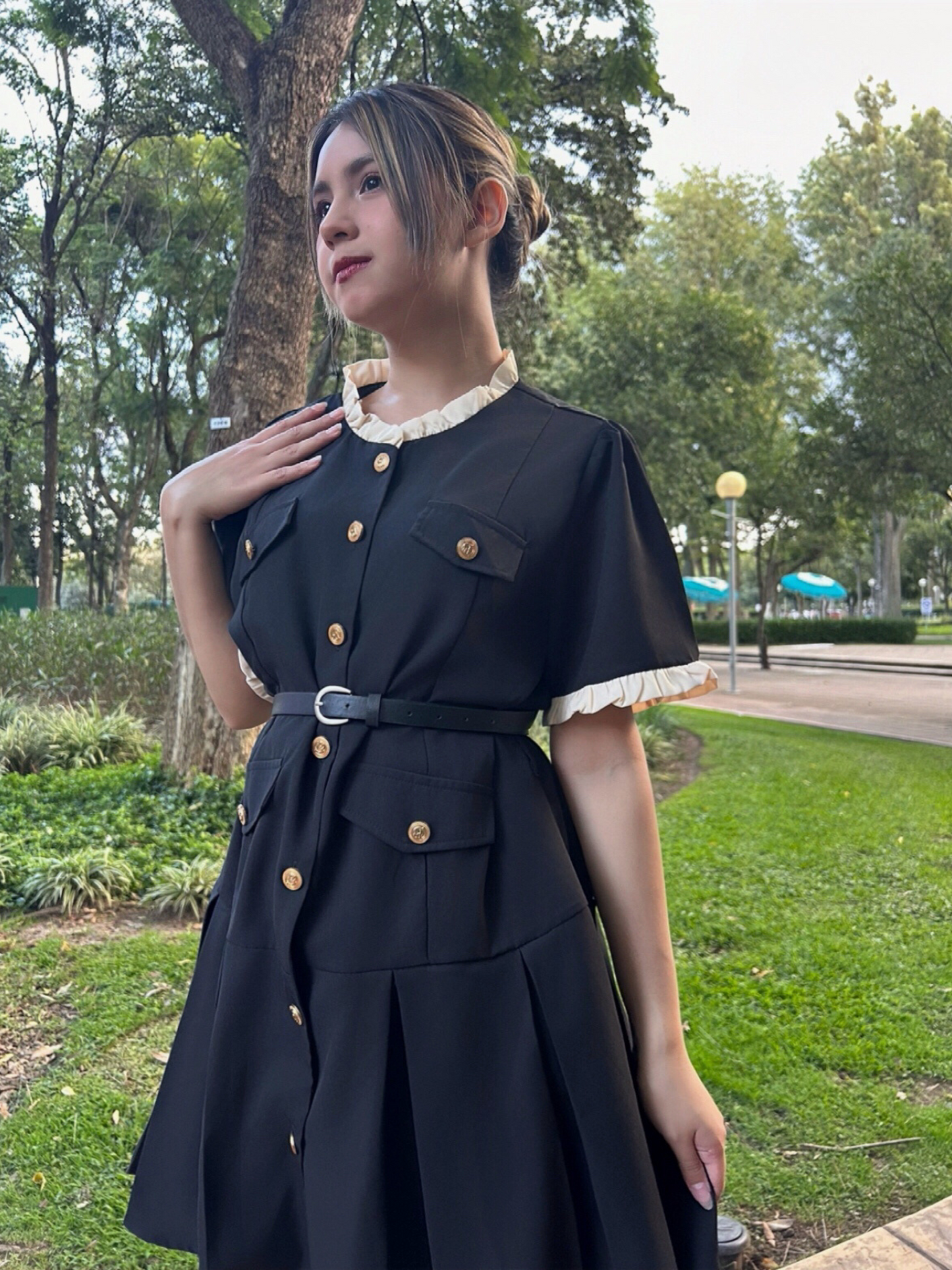 Vestido negro oversize con cinturón Nora