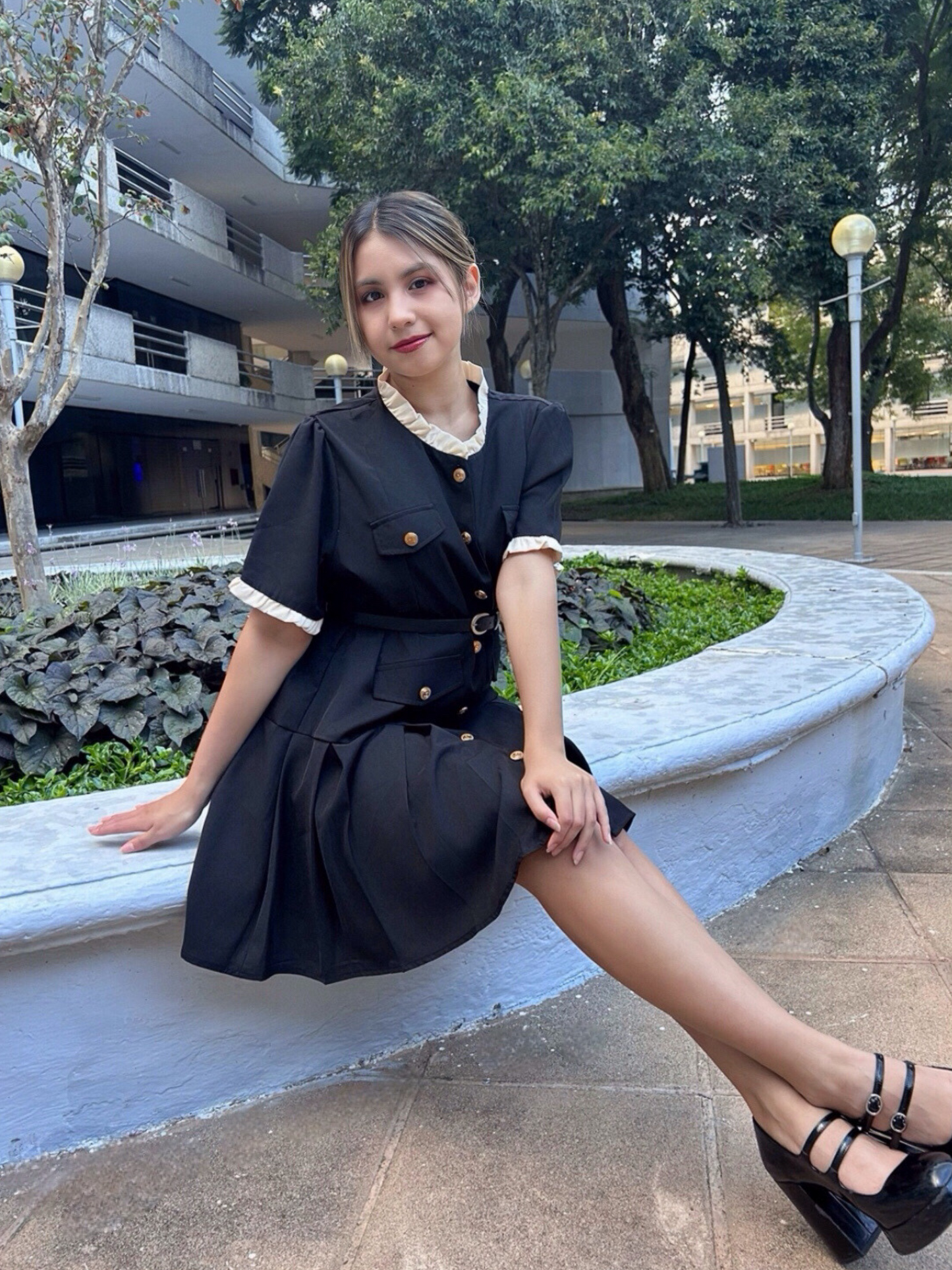 Vestido negro oversize con cinturón Nora